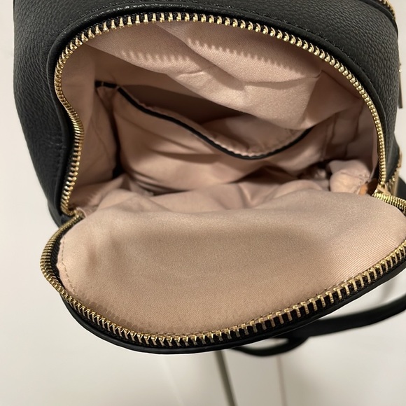 Small black with gold suds backpack style bag - Picture 4 of 6